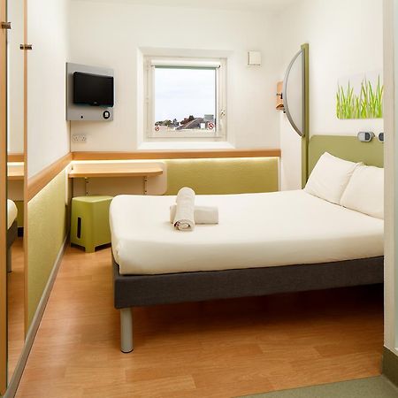 Ibis Budget London Hounslow Bagian luar foto