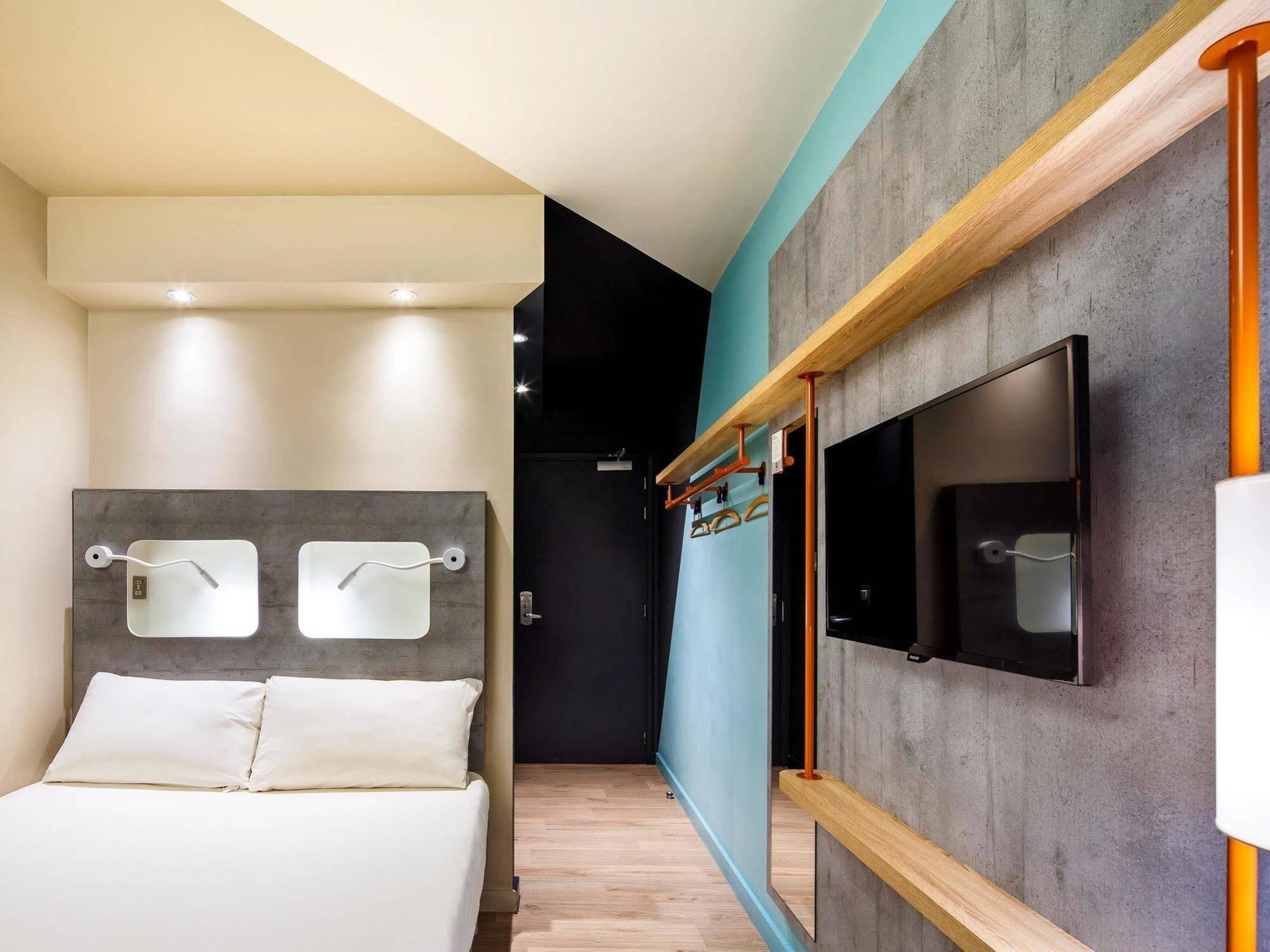 Ibis Budget London Hounslow Bagian luar foto