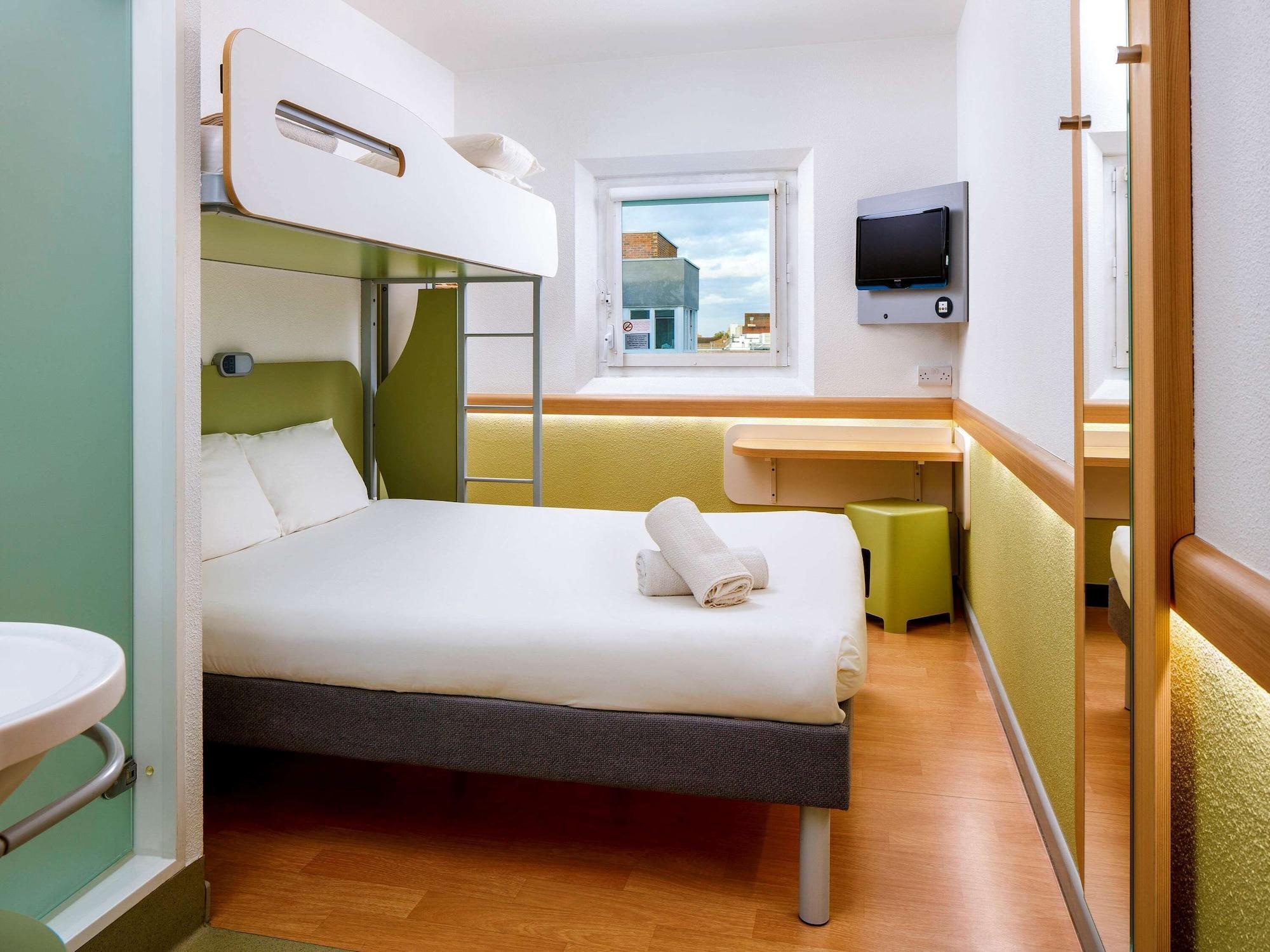 Ibis Budget London Hounslow Bagian luar foto