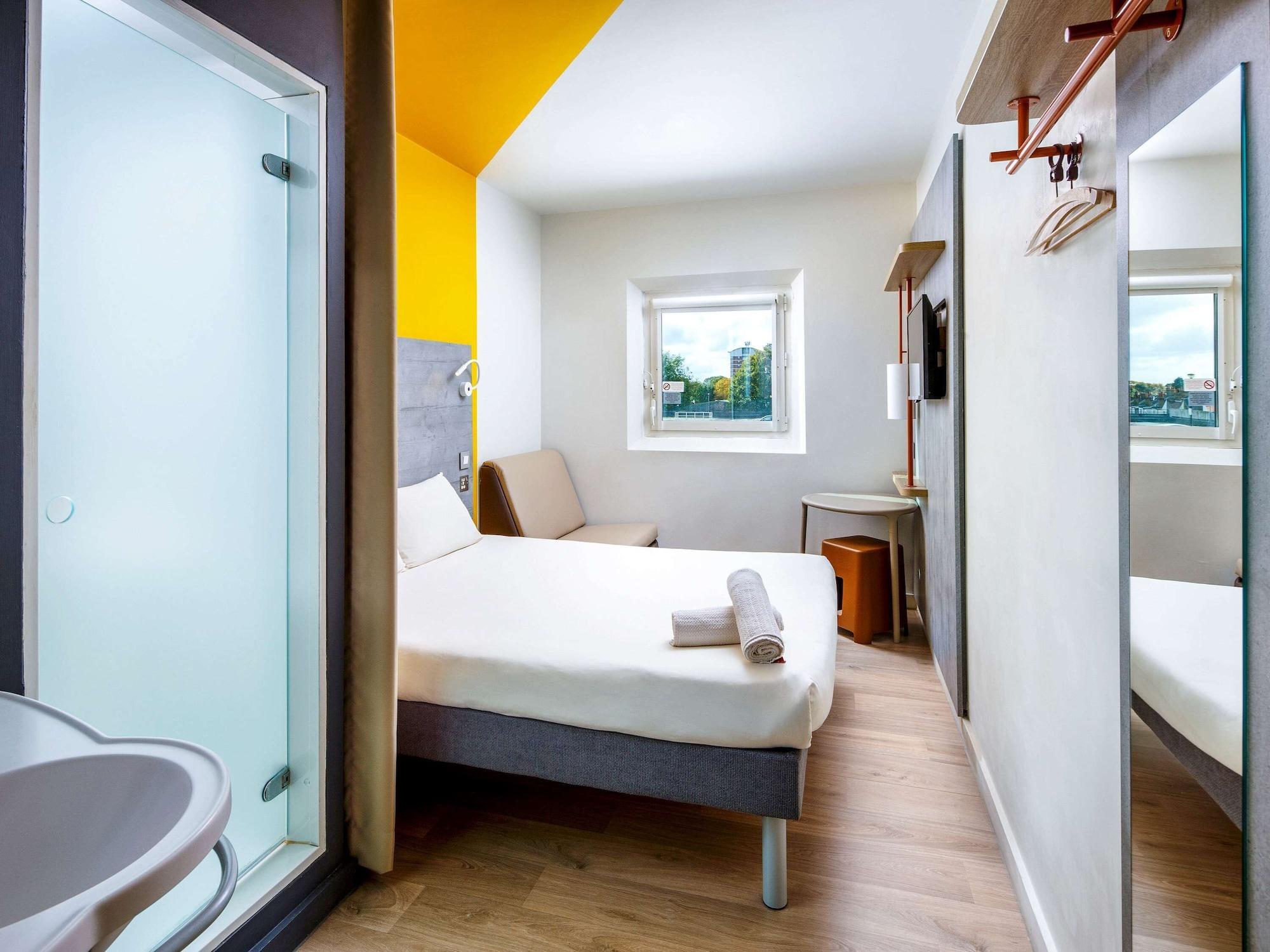 Ibis Budget London Hounslow Bagian luar foto