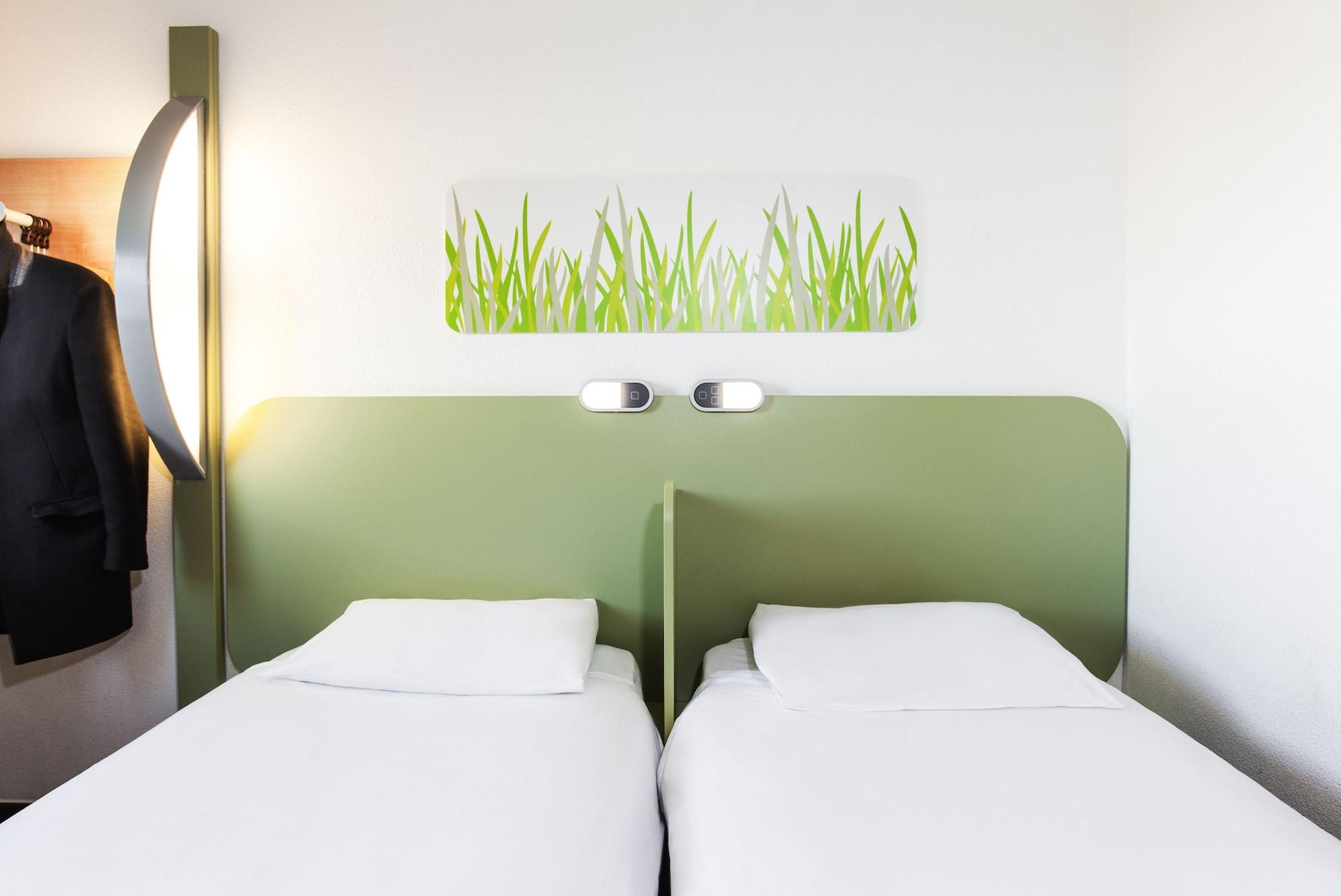 Ibis Budget London Hounslow Bagian luar foto