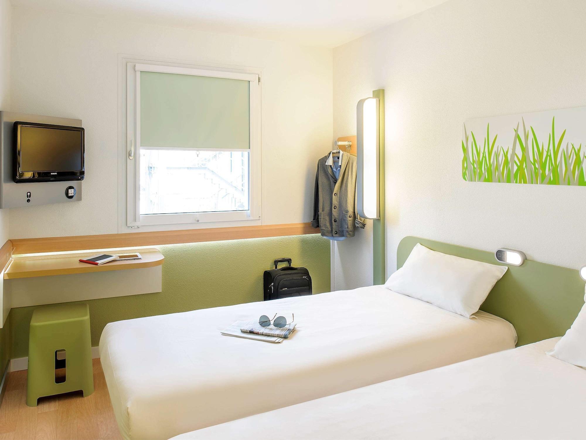 Ibis Budget London Hounslow Bagian luar foto
