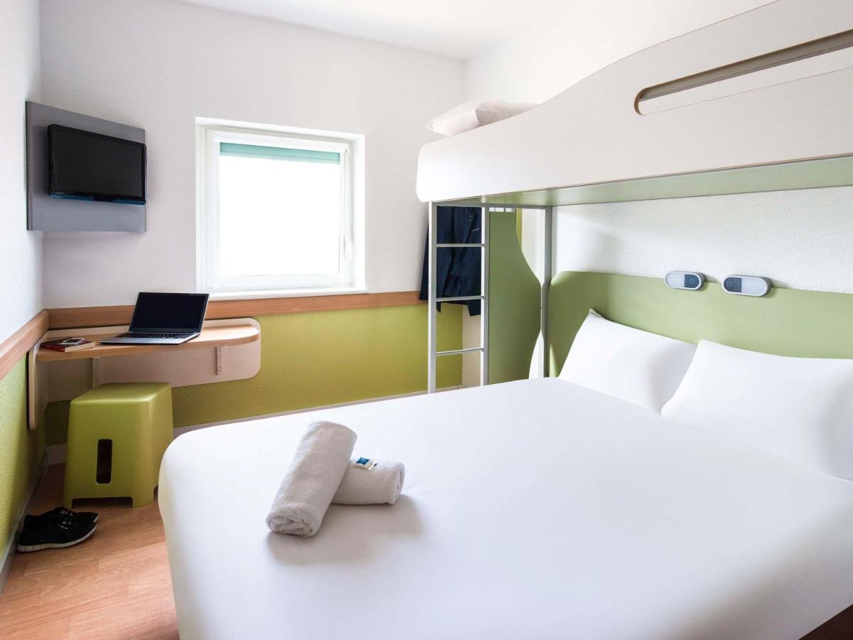 Ibis Budget London Hounslow Bagian luar foto