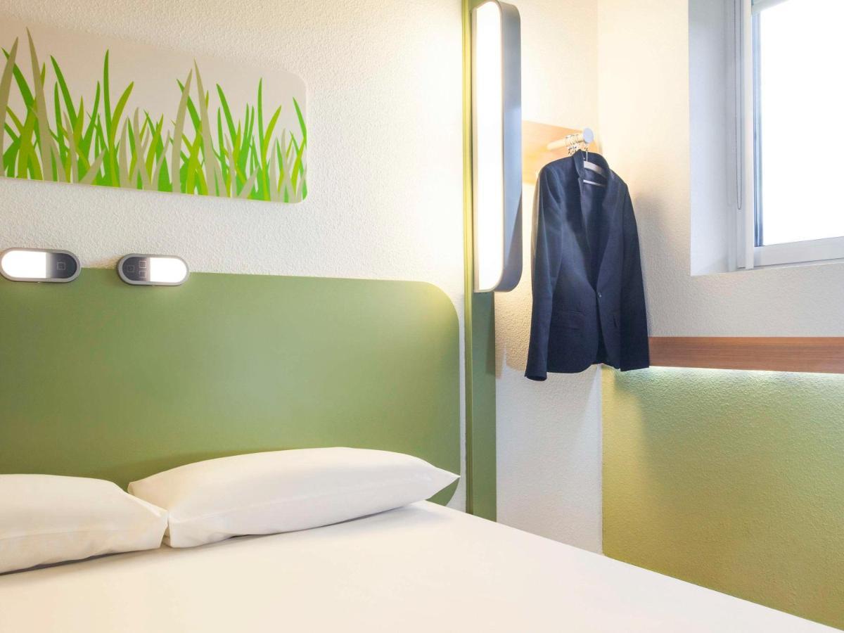 Ibis Budget London Hounslow Bagian luar foto