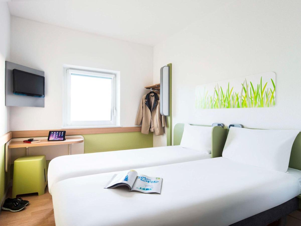 Ibis Budget London Hounslow Bagian luar foto