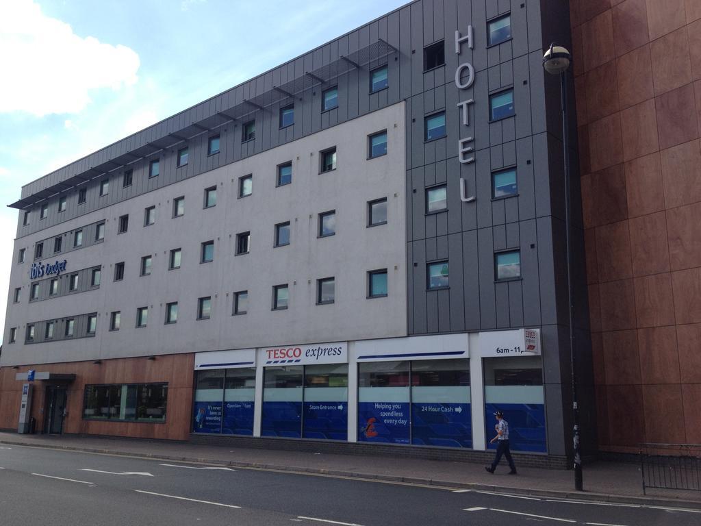 Ibis Budget London Hounslow Bagian luar foto