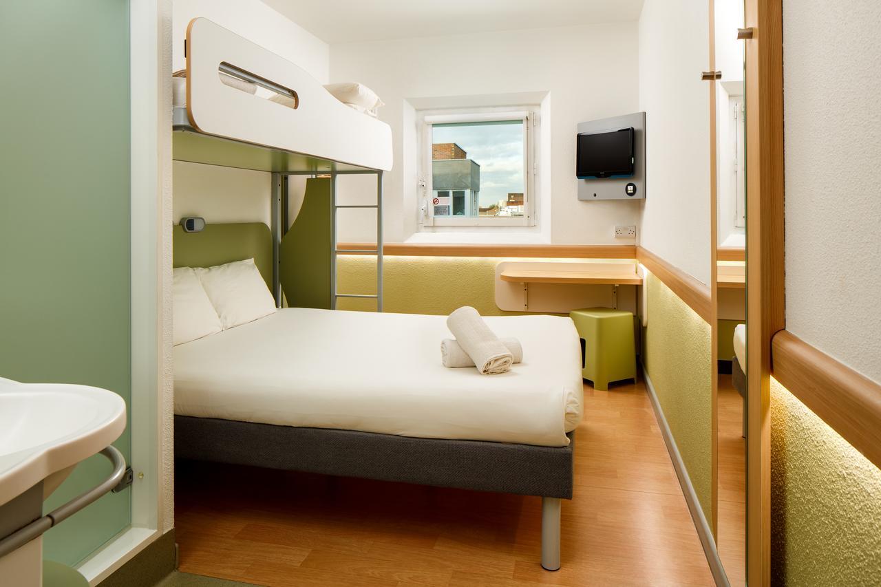Ibis Budget London Hounslow Bagian luar foto