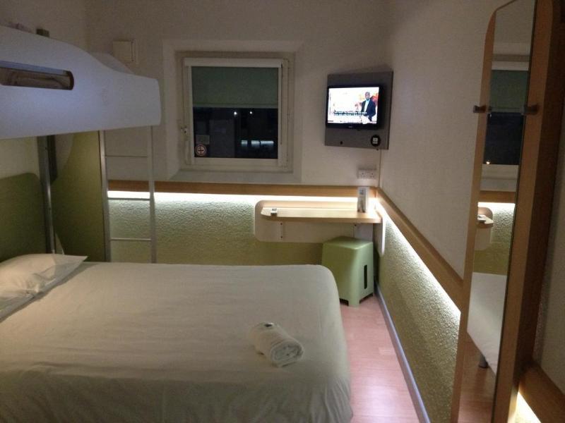Ibis Budget London Hounslow Bagian luar foto