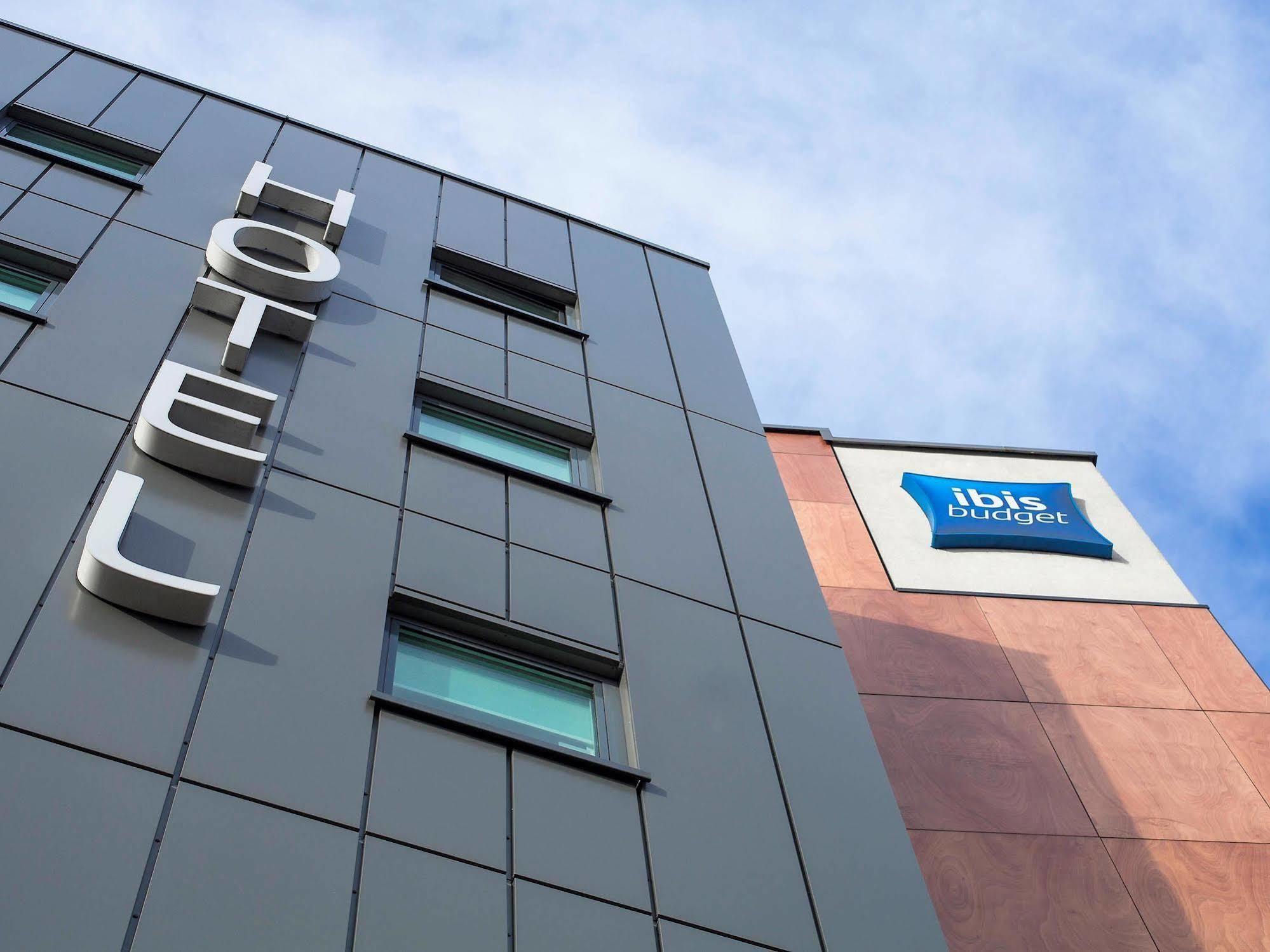 Ibis Budget London Hounslow Bagian luar foto