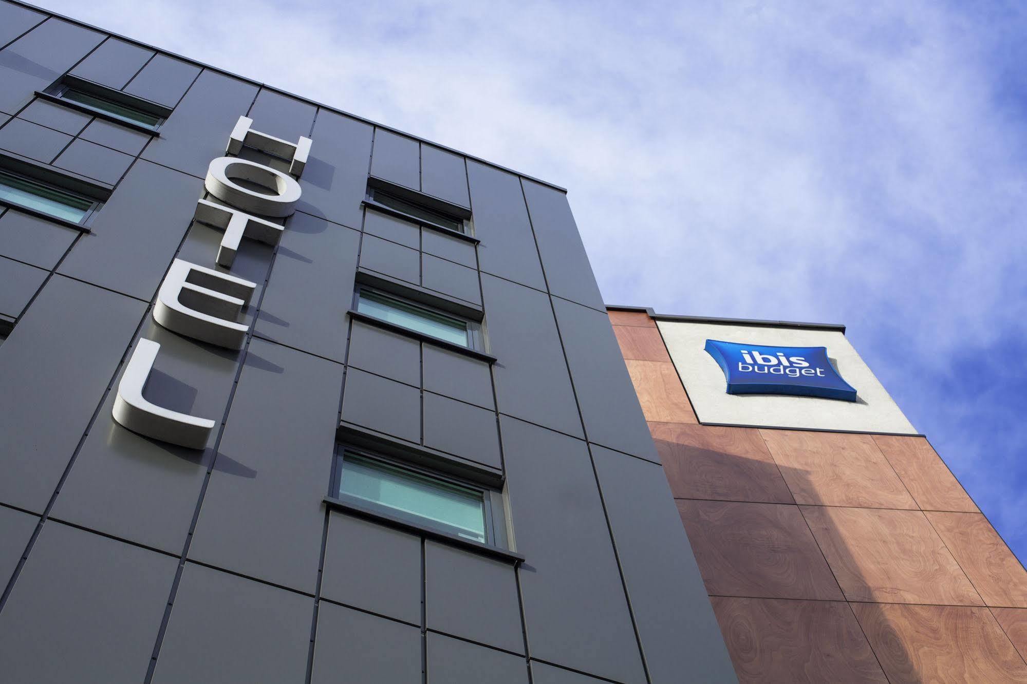 Ibis Budget London Hounslow Bagian luar foto