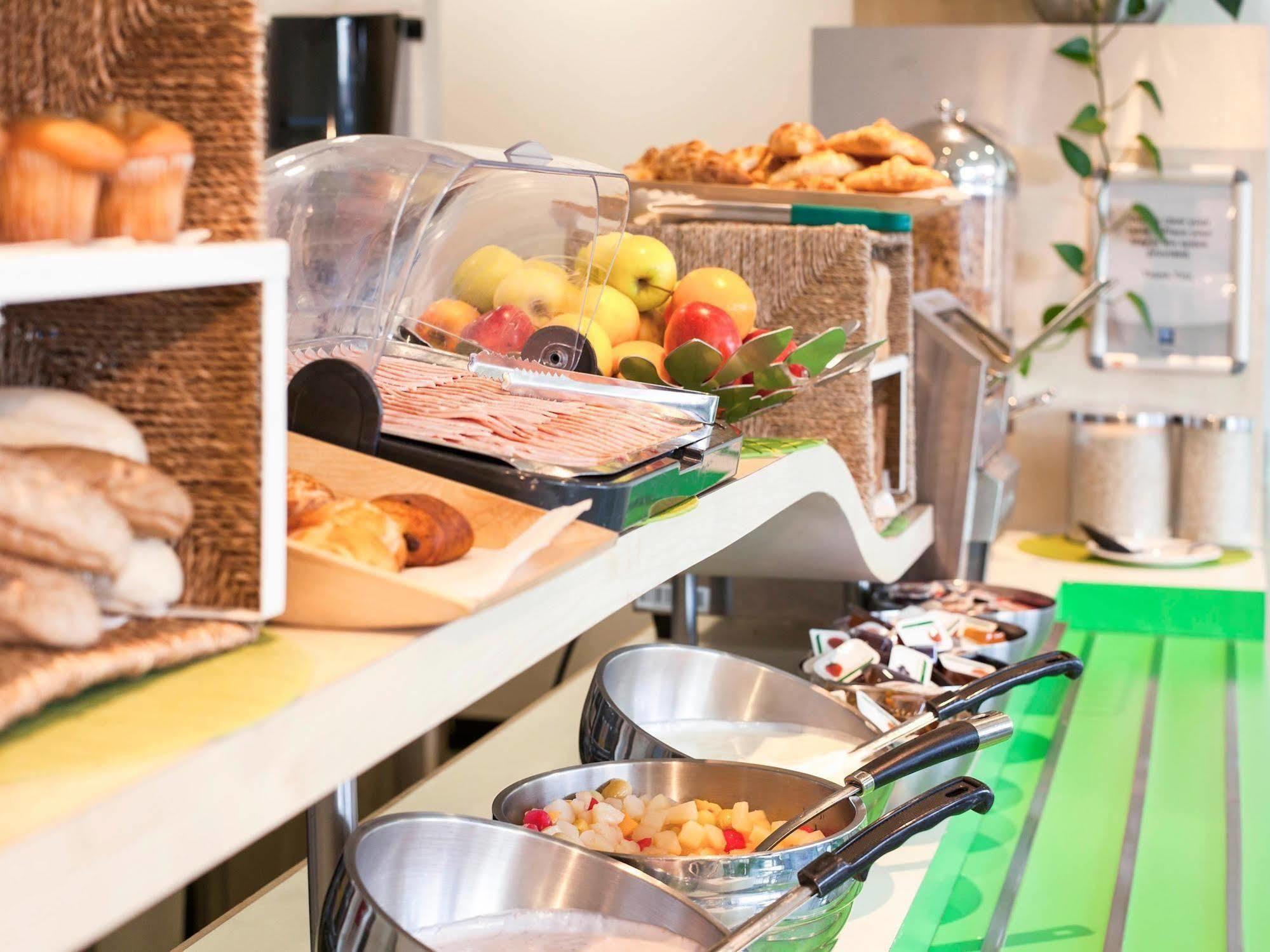 Ibis Budget London Hounslow Bagian luar foto