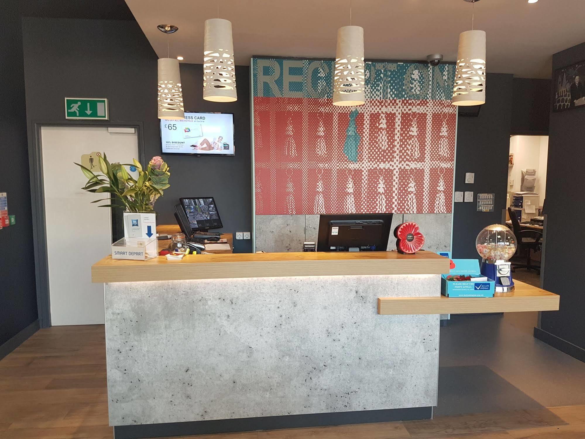 Ibis Budget London Hounslow Bagian luar foto