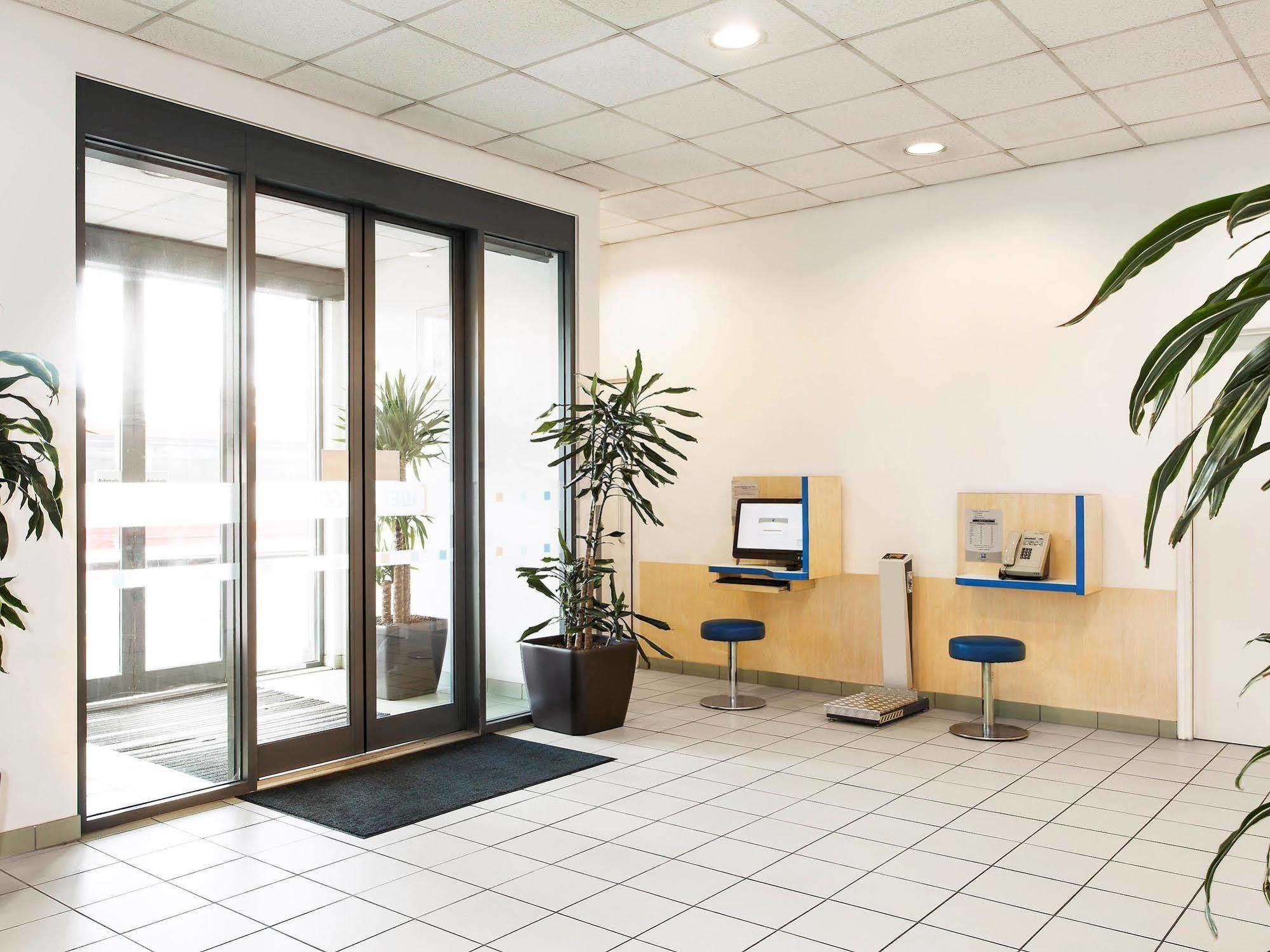Ibis Budget London Hounslow Bagian luar foto