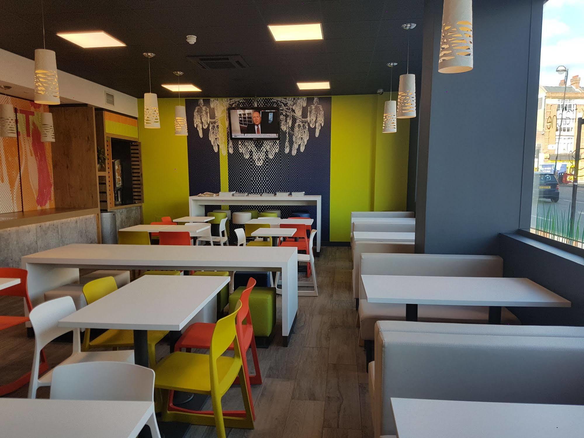 Ibis Budget London Hounslow Bagian luar foto