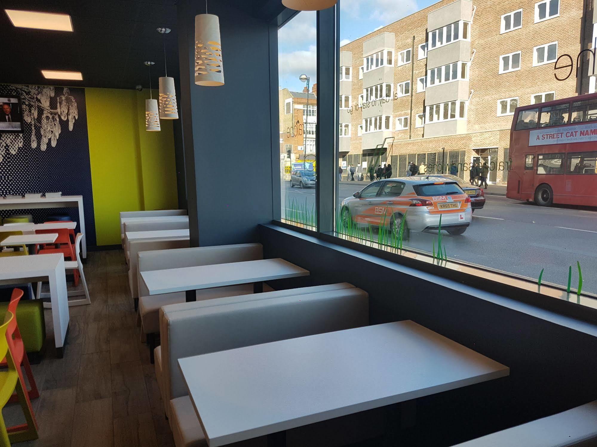 Ibis Budget London Hounslow Bagian luar foto