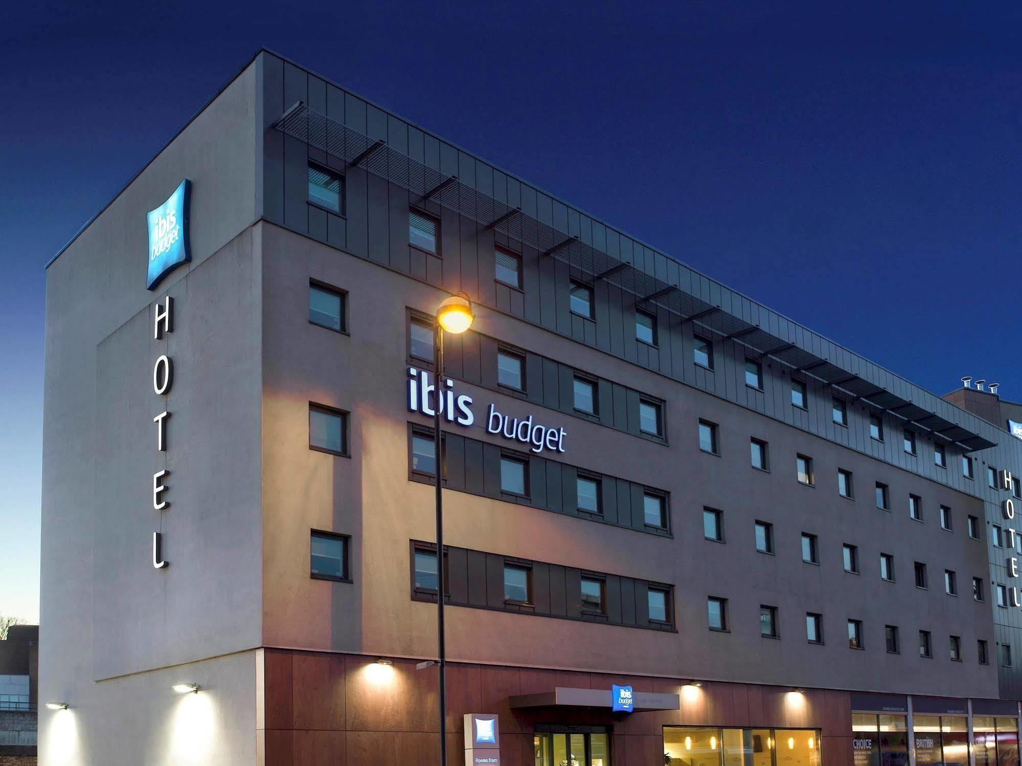 Ibis Budget London Hounslow Bagian luar foto