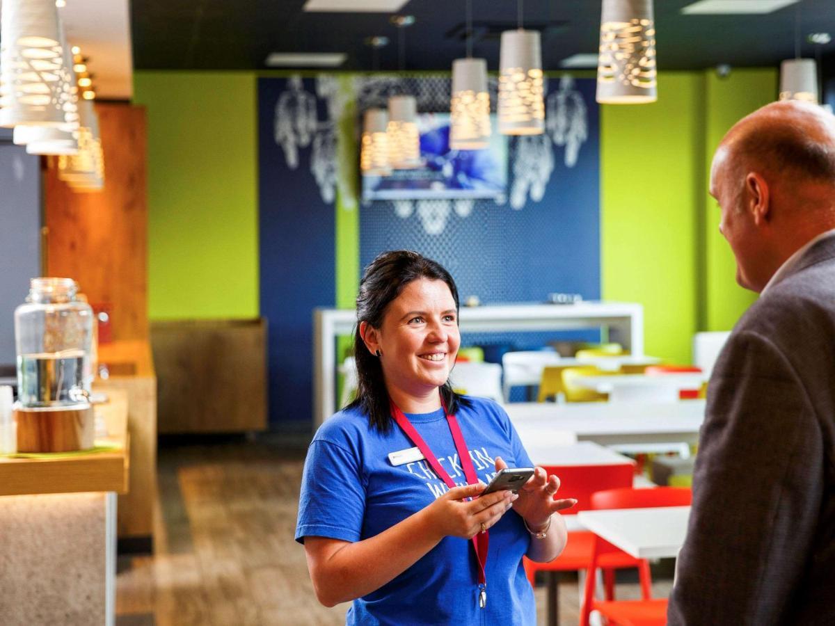 Ibis Budget London Hounslow Bagian luar foto